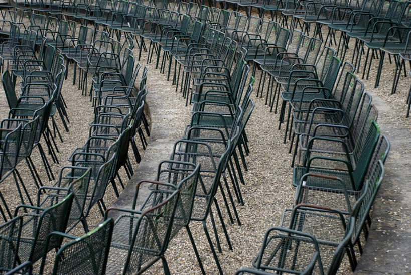 无人,横图,俯视,室外,白天,静物,椅子,金属制品,一排,许多,整齐,并列,并排,金属,很多,排列,队列,平行,彩图,高角度拍摄