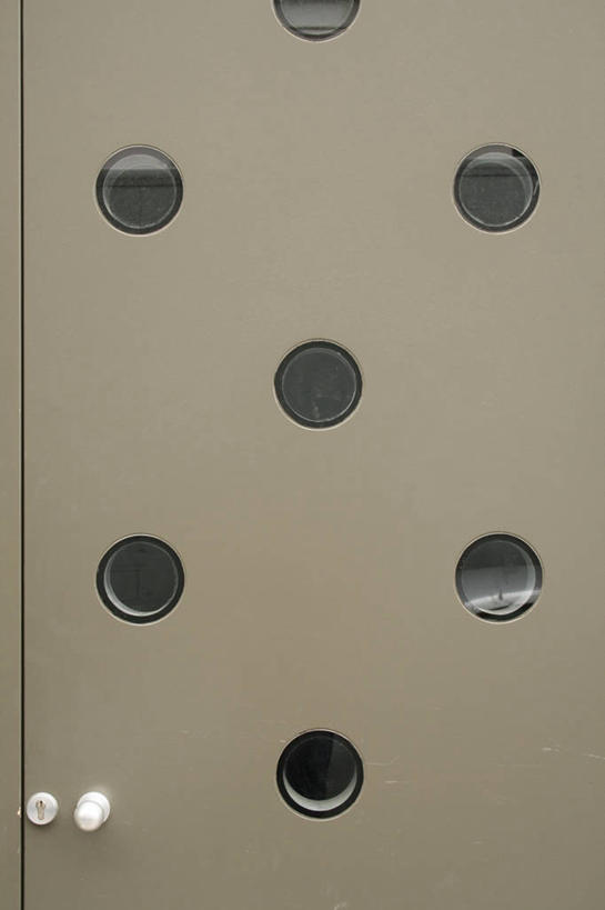 无人,竖图,室内,白天,正面,门,玻璃,阴影,反射,影子,洞,玻璃制品,把手,门把手,门框,门把,穴,拉手,彩图