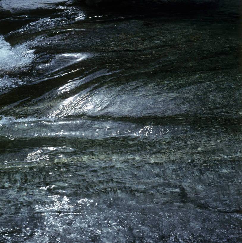 无人,竖图,俯视,室外,白天,河流,美景,水,瑞士,欧洲,阴影,波纹,光线,影子,河水,景观,水流,涟漪,水纹,阳光,自然,波浪,景色,自然风光,中欧,水晕,瑞士联邦,提契诺州,彩图,高角度拍摄