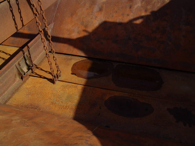 无人,工厂,横图,俯视,室内,特写,白天,静物,金属制品,阴影,朦胧,模糊,生锈,反射,金属,影子,腐蚀,侵蚀,造船厂,腐化,锈迹斑斑,彩图,高角度拍摄,工地,制造厂