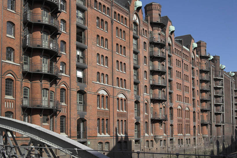 无人,家,横图,室外,白天,正面,度假,美景,城市风光,城市,大桥,立交桥,桥梁,欧洲,克罗地亚,阴影,光线,影子,房屋,屋子,景观,高架,公寓,斜拉桥,桥,娱乐,洋房,楼房,住宅,蓝色,蓝天,天空,阳光,天,享受,休闲,景色,放松,晴朗,万里无云,首府,克罗地亚共和国,斯普利特,斯普利特.达尔马提亚县,晴空,晴空万里,彩图,房子,斯普利特.达尔马提亚