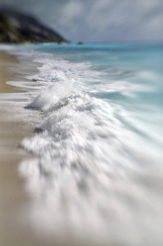 无人,竖图,室外,白天,仰视,旅游,度假,岛屿,海浪,海洋,美景,沙滩,希腊,欧洲,阴影,光线,沙子,影子,岛,海岸,景观,浪花,水平线,云,云朵,辽阔,海平线,沙地,云彩,娱乐,蓝色,白云,蓝天,天空,阳光,自然,海水,天,享受,休闲,广阔,景色,放松,晴朗,一望无际,自然风光,海景,希腊共和国,无边无际,一马平川,爱奥尼亚群岛,伊奥尼亚群岛,莱夫卡斯州,莱夫卡斯岛,大海,风浪,海,海水的波动,海滩,近岸浪,列岛,群岛,涌浪,诸岛,晴空,彩图,低角度拍摄,水天相接,水天一线