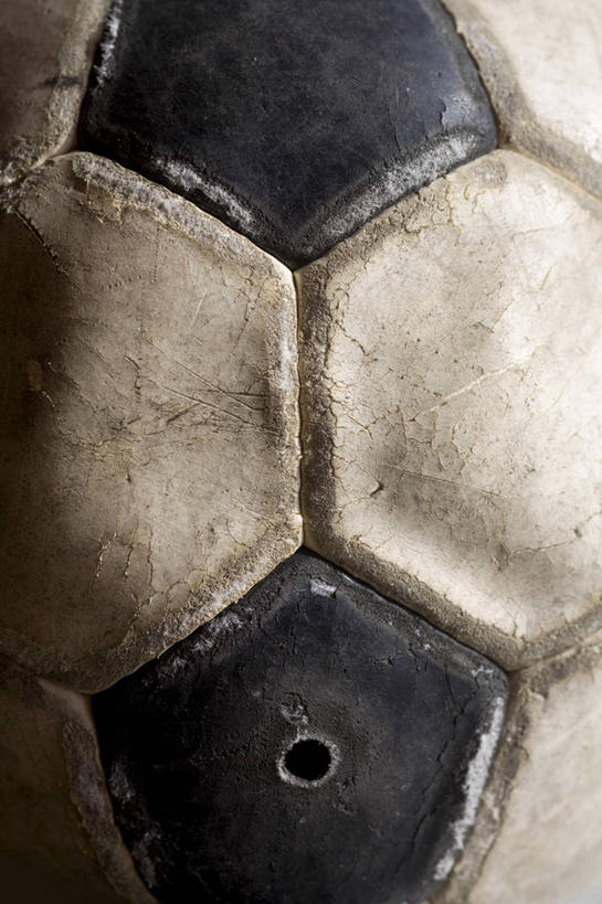 无人,竖图,室外,特写,白天,正面,足球,许多,圆形,六边形,图形,圆,洞,足球装备,很多,几何,运动器械,排列,一个,白色,黑色,健身器械,洞穴,单个,数学,健身器材,穴,蹴鞠,摆列,足球运动,彩图,几何图形,平面图形,正六边形,布列,分列,运动器材