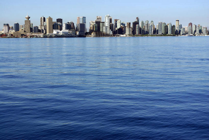 无人,高楼大厦,横图,室外,白天,正面,度假,海浪,海洋,美景,城市风光,城市,大厦,建筑,摩天大楼,加拿大,一排,许多,阴影,整齐,光线,影子,景观,浪花,很多,娱乐,排列,蓝色,蓝天,天空,阳光,海水,天,享受,休闲,景色,放松,晴朗,北美,北美洲,队列,美洲,海景,万里无云,北亚美利加洲,亚美利加洲,卑诗省,不列颠哥伦比亚,不列颠哥伦比亚省,温哥华,大海,风浪,海,海水的波动,近岸浪,涌浪,晴空,晴空万里,彩图,大楼,高层建筑,高楼,摩天楼,卑斯省