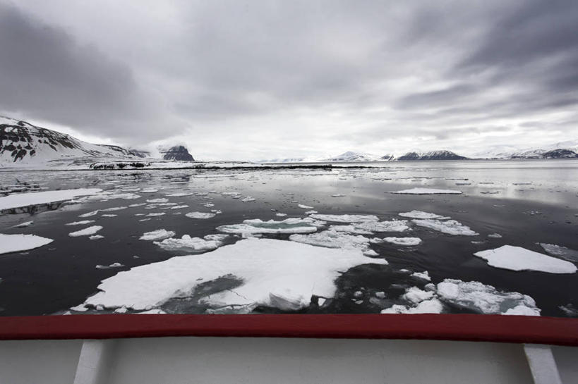 无人,横图,室外,白天,正面,旅游,度假,冰山,海浪,海洋,美景,山,挪威,欧洲,冰,景观,浪花,山峰,乌云,云,阴天,云朵,山峦,云彩,娱乐,冰川,天空,自然,海水,天,享受,休闲,景色,放松,寒冷,冰冷,昏暗,阴沉,斯堪的纳维亚,自然风光,北欧,斯堪的那维亚,斯堪的那维亚半岛,斯堪的纳维亚半岛,冰河,海景,斯瓦尔巴群岛,严寒,冰凉,酷寒,凛冽,凛凛,极冷,挪威王国,斯匹次卑尔根群岛,大海,风浪,海,海水的波动,近岸浪,涌浪,彩图