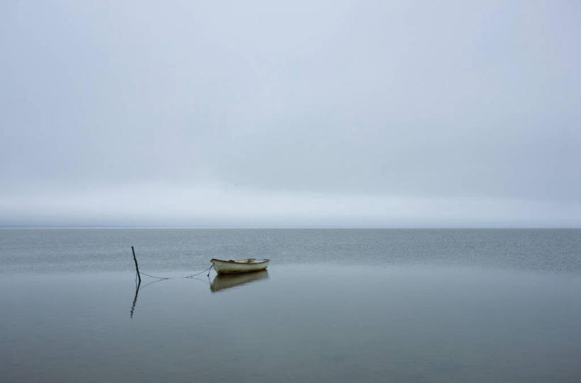 无人,横图,室外,白天,正面,旅游,度假,海浪,海洋,美景,雾,船,丹麦,欧洲,朦胧,模糊,景观,浪花,水平线,辽阔,木船,海平线,娱乐,自然,海水,交通工具,享受,休闲,广阔,景色,放松,一望无际,迷雾,舟,自然风光,载具,北欧,海景,丹麦王国,无边无际,一马平川,日德兰半岛,大海,风浪,海,海水的波动,近岸浪,涌浪,大雾,彩图,水天相接,水天一线