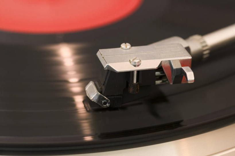 无人,横图,俯视,室内,特写,白天,陶醉,快乐,数据,静物,阴影,朦胧,模糊,反射,信息,影子,唱片,音乐,音乐播放器,存储介质,享受,碟片,存储,家用电器,黑胶唱片,留声机,唱片机,彩图,高角度拍摄,播放器,沉醉