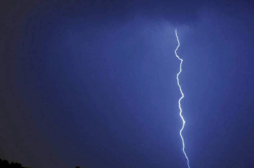 无人,横图,室外,特写,夜晚,仰视,美景,闪电,雨,暴雨,大雨,景观,云,云朵,云彩,蓝色,白云,蓝天,天空,自然,天,景色,晴朗,自然风光,打雷,雷,打闪,晴空,彩图,低角度拍摄,强降水,强降雨