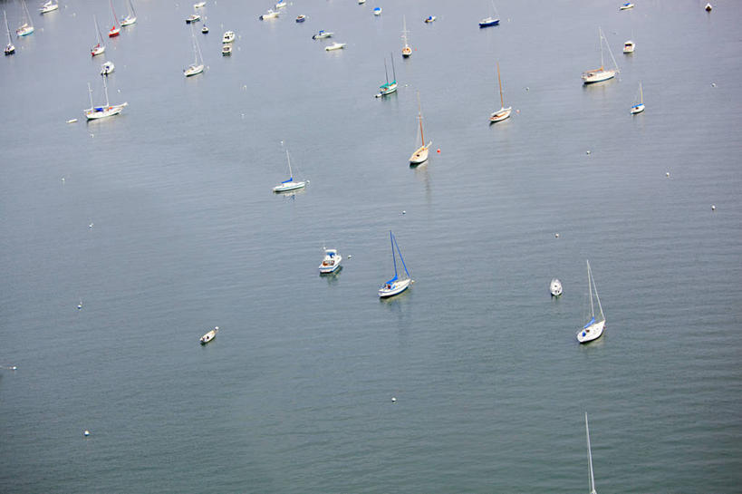 帆船,无人,横图,俯视,航拍,室外,白天,旅游,度假,海浪,海洋,美景,船,美国,波纹,景观,浪花,涟漪,娱乐,水纹,自然,海水,交通工具,波浪,享受,休闲,景色,放松,北美,北美洲,罗得岛,鸟瞰,自然风光,载具,美洲,海景,罗德岛,水晕,北亚美利加洲,亚美利加洲,罗得岛州,海洋之州,布洛克岛,大海,风浪,海,海水的波动,近岸浪,涌浪,彩图,高角度拍摄,美利坚合众国