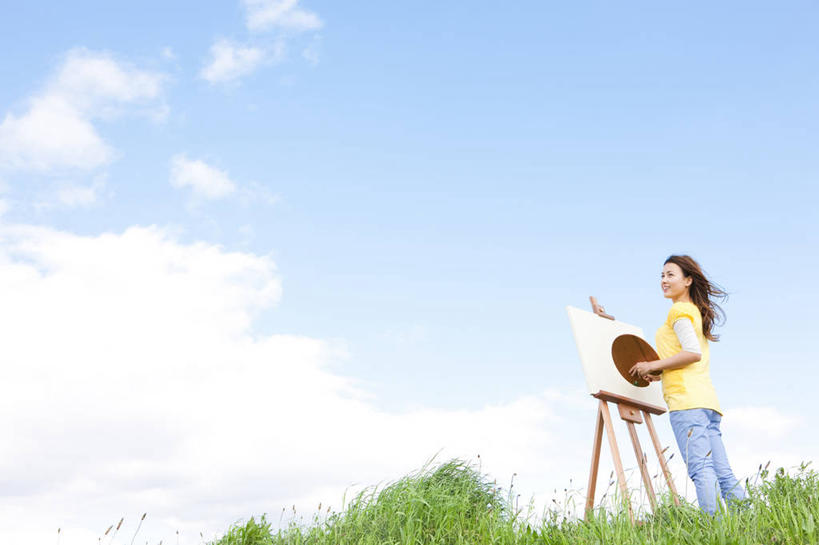 东方人,一个人,画家,站,横图,室外,白天,仰视,绘画,草地,草坪,植物,亚洲,仅一个年轻女性,仅一个女性,仅一个人,握,阴影,服装,艺术,光线,木制,笔,影子,云,云朵,办公用品,画板,美术用品,拿,云彩,拿着,注视,休闲装,黄种人,画架,文具,草,衣服,蓝色,绿色,白云,蓝天,天空,阳光,画笔,木制品,学习用品,天,观察,看,站着,休闲,休闲服,握着,艺术家,服饰,晴朗,观看,调色盘,文具用品,美术,察看,调色板,画师,关注,绘画工具,画具,年轻女性,女人,女性,亚洲人,晴空,站立,半身,彩图,低角度拍摄