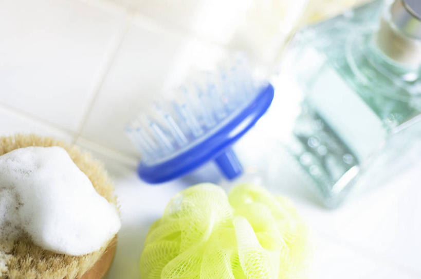 无人,横图,俯视,室内,特写,白天,按摩,美容,阴影,朦胧,模糊,反射,海绵,器材,影子,干净,玻璃制品,玻璃瓶,瓶子,刷子,清洁,享受,健康,放松,保健,减肥,卫生,指压,彩图,高角度拍摄,推拿,保健器材,浴用海绵