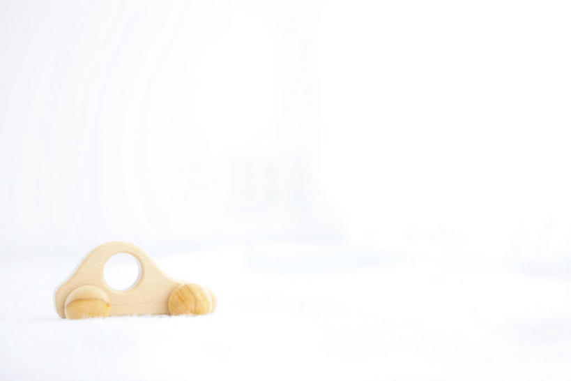 无人,横图,室内,特写,白天,白色背景,正面,游戏,静物,玩具,一辆,阴影,反射,木制,影子,玩,娱乐,车,木制品,交通工具,休闲,益智,摄影,影棚,活动,发泄,消遣,智力,载具,宣泄,玩具车,玩耍,嬉戏,彩图,影棚拍摄,拍摄