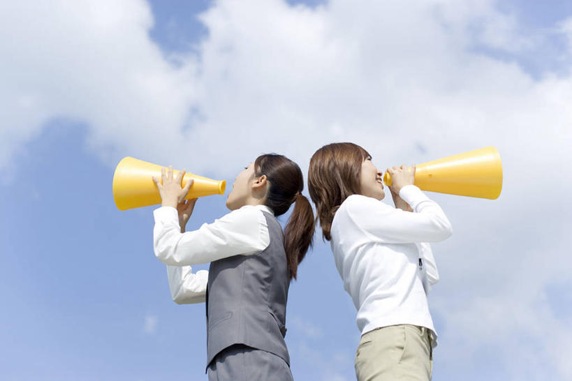 东方人,两个人,同事,商务人士,商务女性,站,举,横图,室外,白天,仰视,安全,成功,合作,团队,集体,信心,亚洲,握,阴影,套装,光线,影子,云,云朵,云彩,大喊,依靠,黄种人,鼓励,喇叭,队伍,两个,蓝色,白云,蓝天,天空,阳光,天,加油,托,倚靠,站着,背靠背,背对背,打气,握着,晴朗,大叫,领导,成就,噪音,鼓舞,商务装,合伙,领袖,工薪阶层,大呼,呼呼塞拉,嗡嗡祖拉,呜呜祖拉,信任,年轻女性,女人,女性,亚洲人,白领,上班族,晴空,举起,举手,举着,向上举,向上伸,向上托,站立,半身,彩图,低角度拍摄