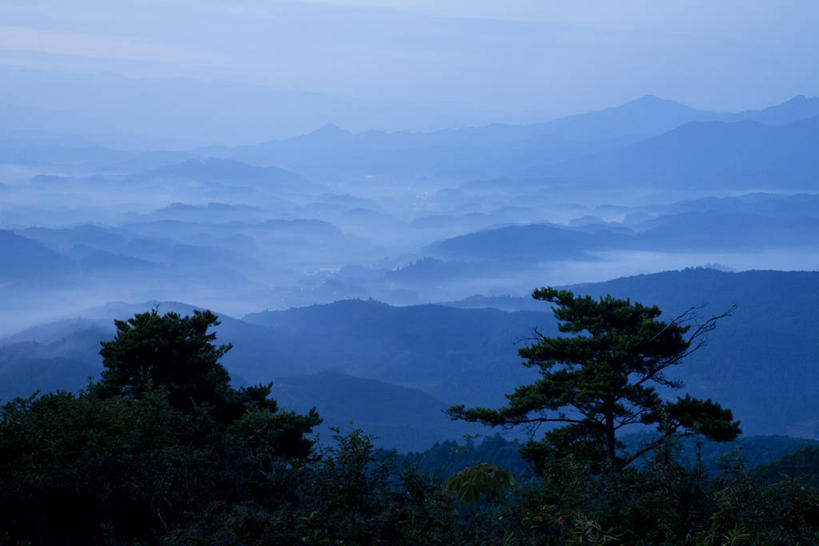 无人,横图,室外,白天,正面,旅游,度假,美景,山,山脉,植物,雾,朦胧,模糊,景观,山峰,山峦,娱乐,树,树木,绿色,自然,群山,享受,休闲,景色,放松,生长,成长,连绵,迷雾,绵延,自然风光,联贯,大雾,彩图