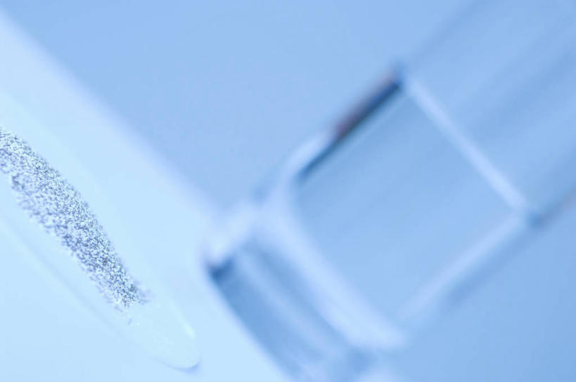 无人,横图,俯视,室内,特写,白天,水,桌面,桌子,杯子,阴影,朦胧,模糊,反射,木制,文件,液体,影子,木桌,饮用水,玻璃制品,木制品,水杯,药方,资料,矿泉水,文档,蒸馏水,玻璃杯,彩图,高角度拍摄,木桌子,处方