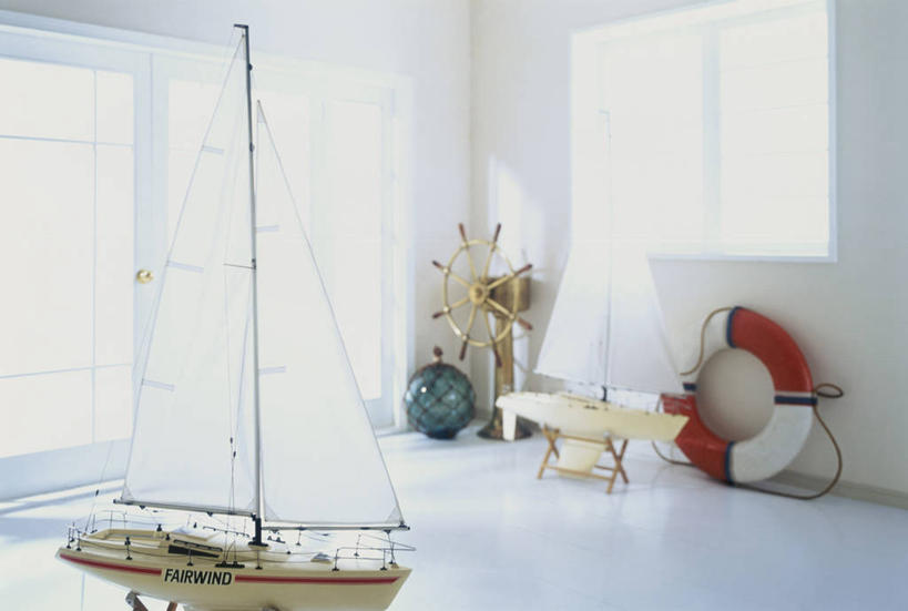 帆船,无人,横图,室内,白天,正面,窗户,船,一艘,阴影,朦胧,模糊,反射,影子,玻璃窗,模型,交通工具,载具,彩图