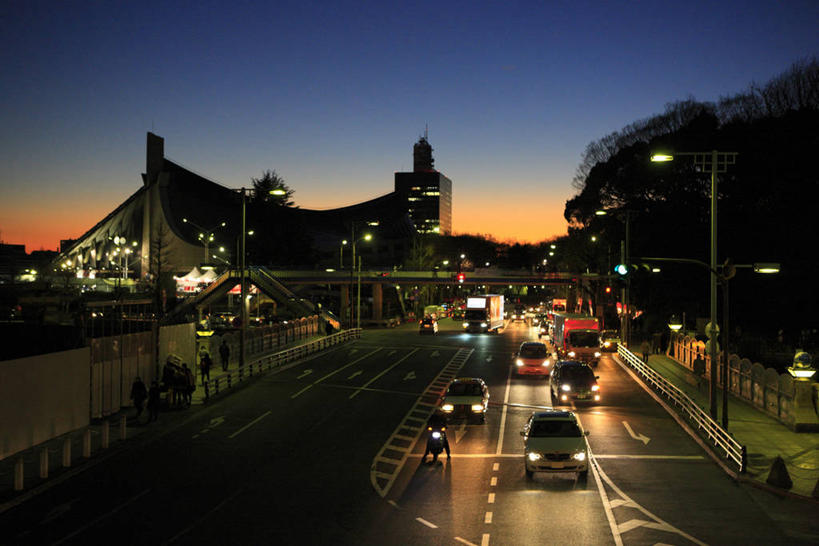 无人,体育馆,运动场,横图,室外,夜晚,正面,度假,美景,植物,城市风光,城市,道路,路,路灯,夜景,公路,汽车,照明,东京,日本,亚洲,阴影,光线,影子,景观,灯光,分界线,停车线,交通,娱乐,体育场,车,灯,树,树木,绿色,自然,交通工具,轿车,享受,休闲,景色,放松,生长,成长,车行道,车行道分界线,照亮,照明设备,载具,标线,东亚,车行线,本州,关东地方,本州岛,日本国,东京都,运动馆,涩谷,涉谷,涩谷区,马路,彩图,代代木国立综合体育馆