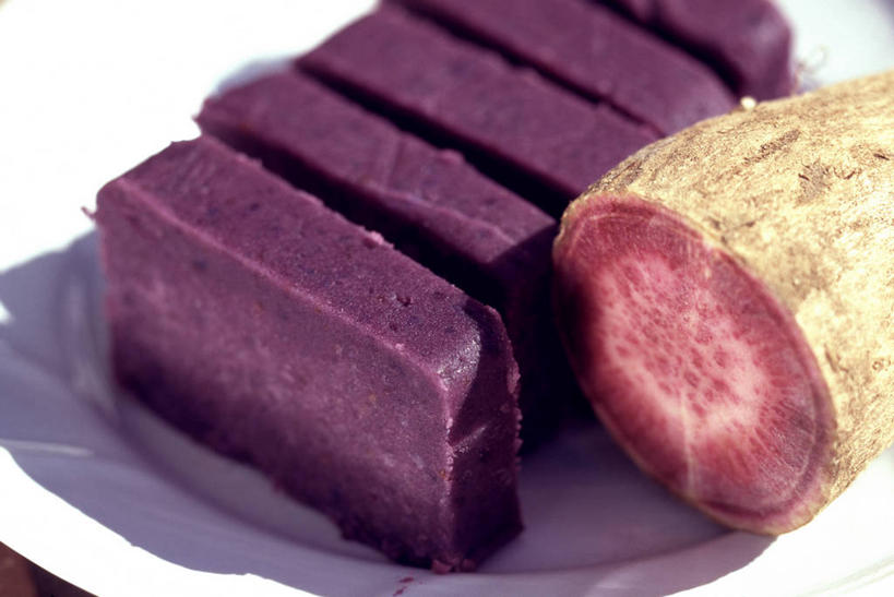 无人,横图,俯视,室内,特写,白天,蔬菜,餐具,一排,切开,阴影,新鲜,整齐,反射,碟子,盘,影子,食品,食物,排列,一个,紫色,盘子,碟,切,有机食品,绿色食品,单个,队列,紫薯,剖面,切面,黑薯,紫红薯,山芋,甘薯,番薯,地瓜,彩图,高角度拍摄