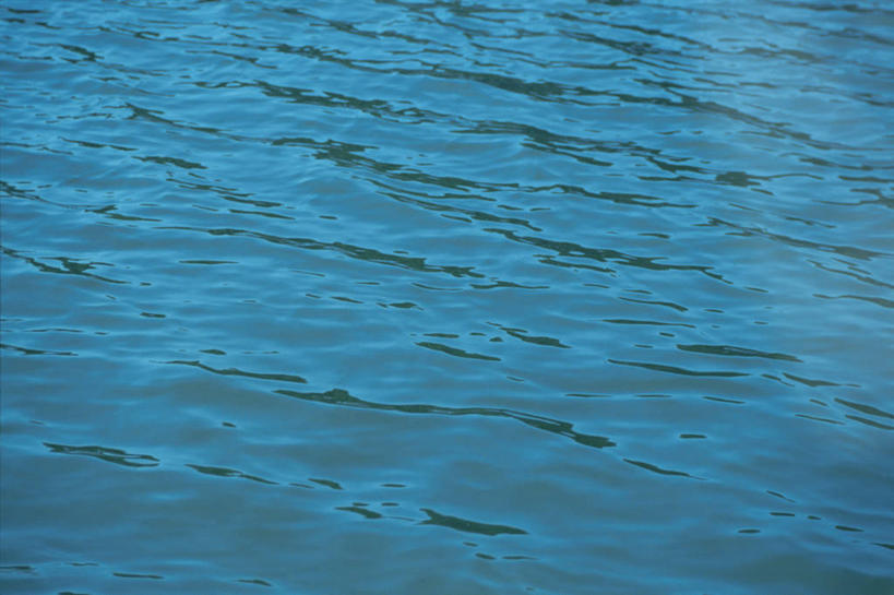 无人,横图,俯视,室内,特写,白天,水,波纹,透明,液体,气泡,水滴,涟漪,漩涡,水泡,水珠,蓝色,水纹,泡泡,圆弧,理智,沉静,冷色,高深,冷淡,彩图,高角度拍摄