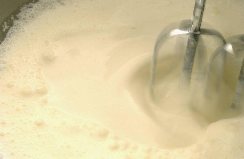 无人,横图,俯视,室内,特写,白天,烹饪,厨具,金属制品,阴影,朦胧,模糊,反射,金属,影子,一个,打蛋器,搅拌器,奶油,单个,乳制品,烹饪用具,激凌,克林姆,淇淋,电动打蛋器,烹调用具,烹调,彩图,高角度拍摄