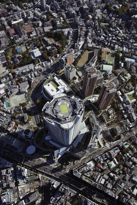 无人,家,高楼大厦,竖图,俯视,航拍,室外,白天,度假,美景,城市风光,标志建筑,城市,大厦,道路,地标,建筑,路,摩天大楼,公路,东京,日本,亚洲,阴影,光线,影子,房屋,屋子,景观,公寓,建筑群,交通,娱乐,建设,洋房,楼房,住宅,阳光,享受,休闲,景色,放松,鸟瞰,东亚,本州,关东地方,本州岛,日本国,东京都,县厅,港区,东京市,六本木,六本木新城,马路,彩图,高角度拍摄,房子,大楼,高层建筑,高楼,摩天楼