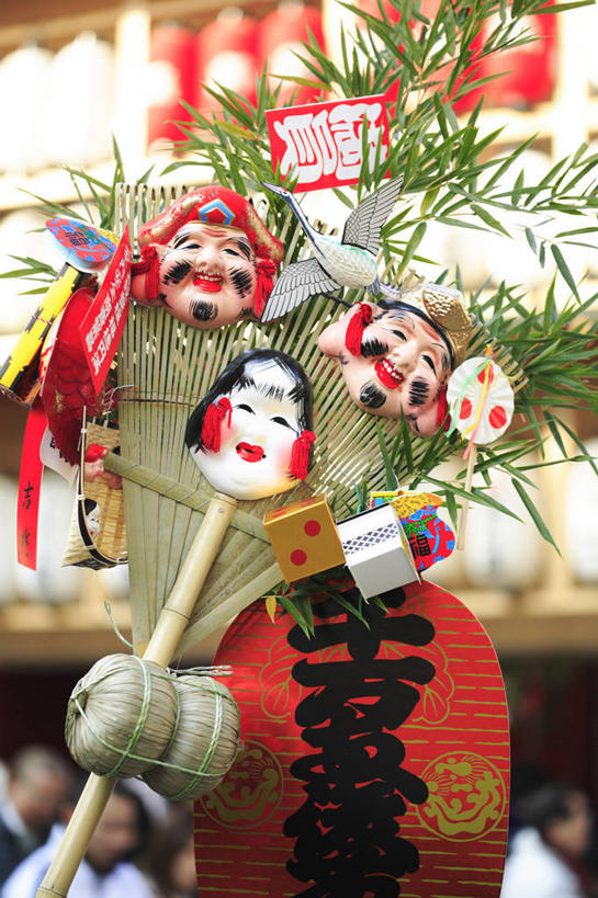 无人,竖图,室外,特写,白天,正面,锻炼,运动,照明,春节,阴影,节日,朦胧,模糊,庆祝,日本文化,艺术,光线,日文,板羽球,标志,灯笼,面具,文字,影子,纸灯笼,字符,文化,标识,运动器械,传统,红色,阳光,灯具,庆典,健身器械,纪念,毽子,照亮,照明设备,健身器材,日语,羽子板,毽球,花毽,鸡毛毽,打手毽,毽子板球,体育,彩图,健身,能剧面具,能面,运动器材