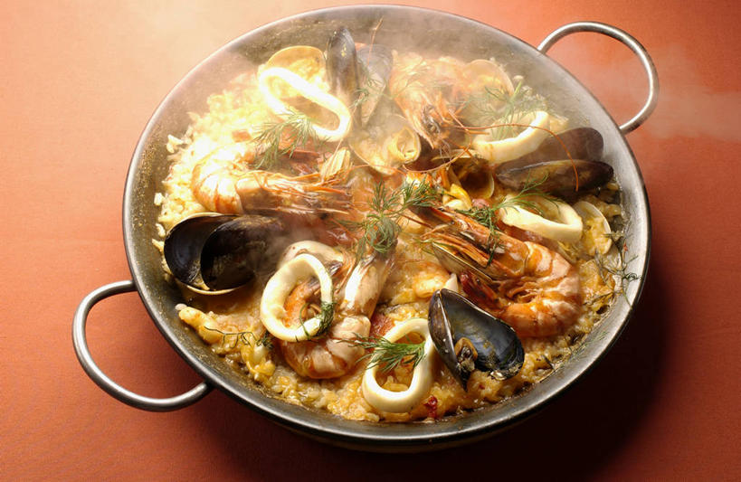 海鲜,米饭,无人,横图,俯视,室内,特写,白天,烹饪,西餐,雾,鱿鱼,贝壳,橙色背景,阴影,沸腾,朦胧,模糊,反射,蒸汽,影子,肉,料理,食品,水蒸气,雾气,饭,西班牙海鲜饭,水产,菜肴,美食,肉类,海洋生物,食物,西式,摄影,佳肴,影棚,虾肉,气体,五谷,水生动物,海产品,海鲜饭,贻贝,水生物,肉食,海底动物,蒸发,海虹,淡菜,壳菜,青口,柔鱼,枪乌贼,彩图,高角度拍摄,影棚拍摄,拍摄