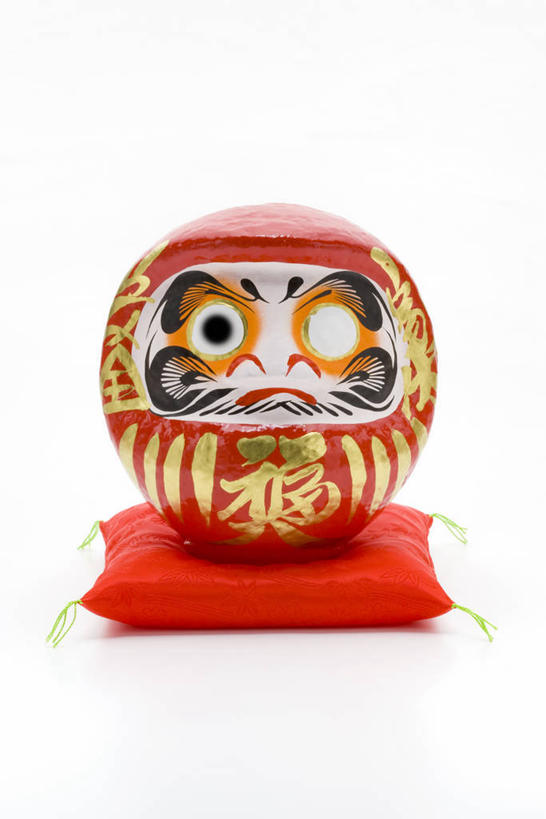 无人,竖图,室内,特写,白天,白色背景,正面,靠垫,静物,阴影,反射,娃娃,影子,靠枕,祝福,文化,传统,一个,红色,垫子,枕头,祈祷,祈福,健康,许愿,摄影,影棚,单个,纪念,祈求,吉祥,好运,平安,彩图,影棚拍摄,拍摄,达摩吉祥娃娃