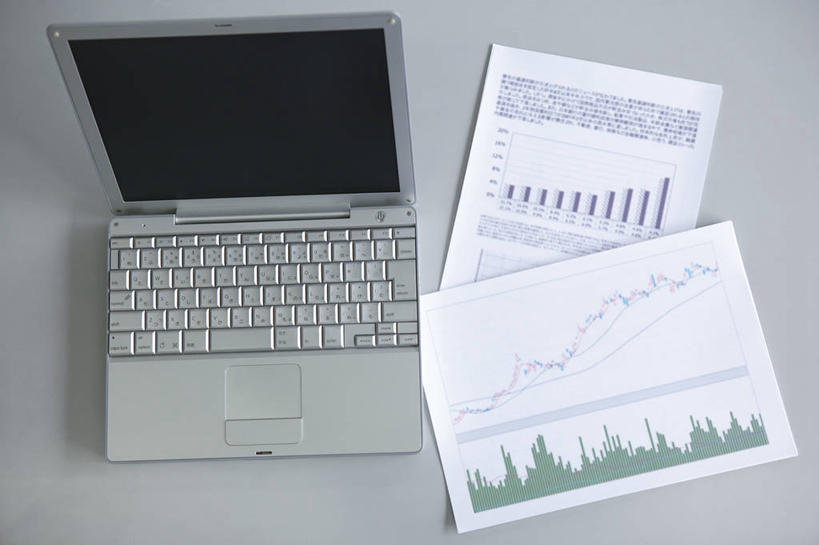 无人,横图,俯视,室内,特写,白天,股票,电脑,笔记本电脑,数据,静物,两张,阴影,灰色背景,反射,分析,曲线,网络,材料,档案,图表,文件,影子,表格,通讯设备,资料,K线图,金融,摄影,影棚,经济,一台,统计,折线,无线,文档,通信设备,无线网络,颈线,流通,贸易,无线上网,便携式电脑,K线,股价图,蜡烛图,手提电脑,彩图,高角度拍摄,影棚拍摄,拍摄,证券