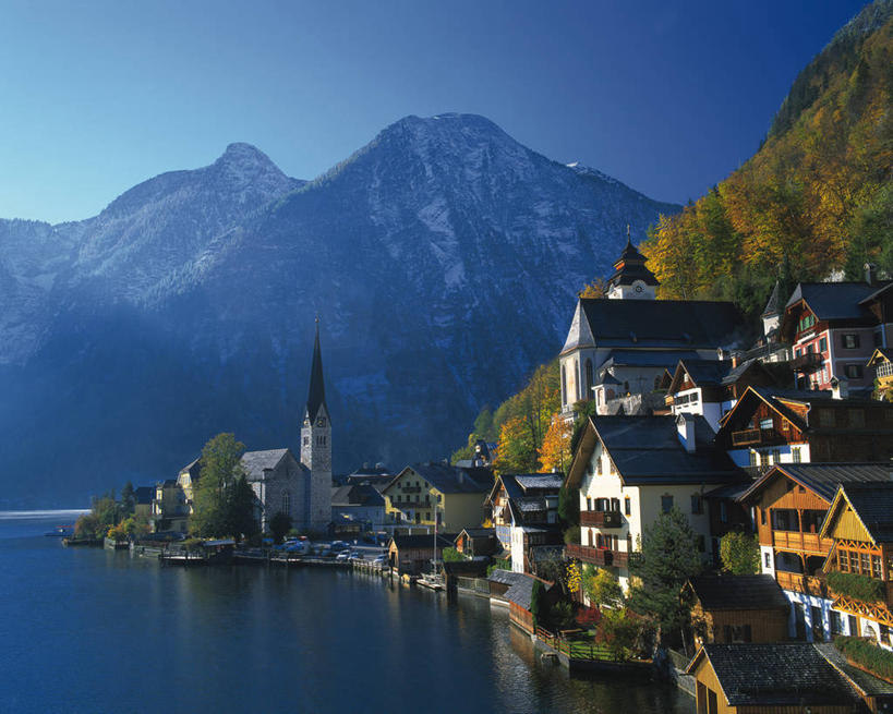 无人,家,横图,室外,白天,正面,旅游,度假,湖,湖泊,美景,森林,山,山脉,树林,水,植物,奥地利,欧洲,阴影,光线,影子,房屋,屋子,湖面,景观,山峰,水流,水面,公寓,山峦,娱乐,洋房,楼房,住宅,树,树木,蓝色,绿色,倒影,蓝天,天空,阳光,自然,湖水,群山,天,享受,休闲,景色,放松,生长,晴朗,成长,倒映,自然风光,中欧,万里无云,奥地利共和国,反照,上奥地利,上奥地利州,哈尔施塔特,哈尔斯塔特,晴空,晴空万里,彩图,房子