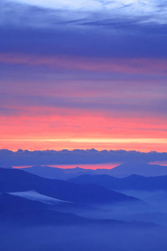 无人,竖图,室外,白天,正面,旅游,度假,日出,美景,山,山脉,太阳,日本,亚洲,景观,山峰,朝霞,晨曦,黎明,山峦,娱乐,阳光,自然,群山,享受,休闲,景色,放松,自然风光,东亚,日本国,朝阳,彩图,卯时,破晓,日始