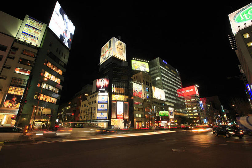 无人,高楼大厦,商店,横图,室外,夜晚,仰视,购物,度假,消费,显示器,美景,城市风光,超市,城市,大厦,道路,建筑,路,摩天大楼,商场,夜景,公路,汽车,东京,日本,亚洲,阴影,光线,屏幕,影子,景观,灯光,交通,娱乐,显示屏,车,交通工具,轿车,享受,休闲,景色,放松,金融,百货,载具,选购,贸易,百货公司,输出设备,东亚,本州,关东地方,本州岛,日本国,东京都,血拼,涩谷区,原宿,表参道,马路,彩图,低角度拍摄,大楼,高层建筑,高楼,购物商场,购物中心,摩天楼,商业中心