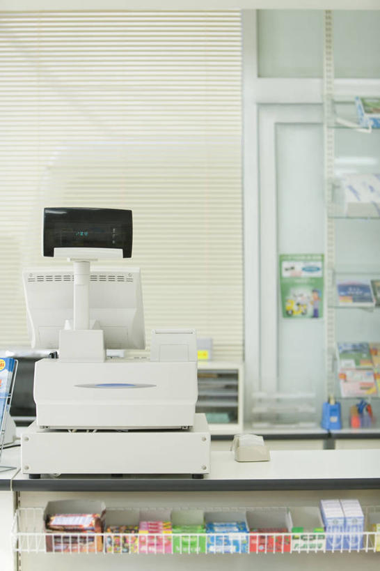 无人,商店,竖图,室内,白天,正面,购物,消费,柜子,超市,玻璃,货架,玻璃制品,展示,pos机,金融,百货,收银台,便利店,储存,收银,收银机,选购,贸易,展现,血拼,零售店,陈列柜,储备,蕴藏,贮备,彩图,店铺,杂货店,杂货铺,贮存