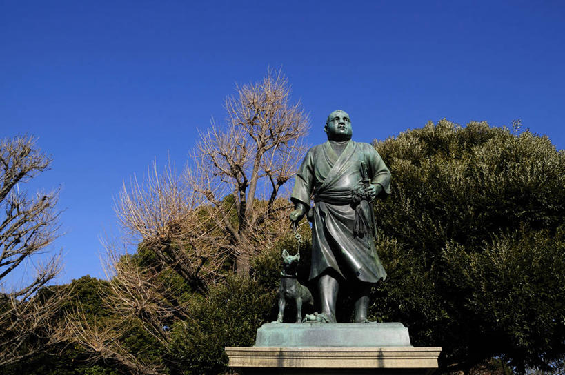 东方人,一个人,无人,站,横图,室外,白天,仰视,民族服装,旅游,度假,植物,标志建筑,地标,建筑,雕塑,亚洲,仅一个男性,仅一个人,仅一个中年男性,阴影,和服,艺术,装饰,光线,雕刻,雕像,影子,注视,黄种人,娱乐,建设,手叉腰,树,树木,蓝色,绿色,蓝天,天空,阳光,自然,工艺品,天,叉腰,观察,看,站着,享受,休闲,旅游胜地,放松,服饰,生长,晴朗,成长,观看,纪念,军人,美术,察看,武士,关注,主题,陈列,吴服,万里无云,唐草,唐花,唐锦,功能,美学,西乡隆盛,政治家,单手叉腰,男人,男性,中年男性,亚洲人,晴空,晴空万里,抬头,仰头,站立,彩图,低角度拍摄,全身,传统服装,民俗服