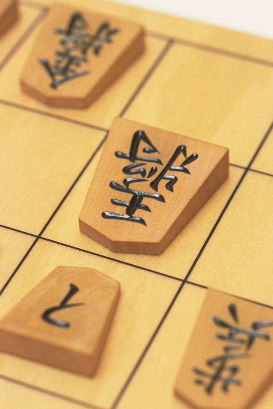 无人,竖图,俯视,室内,特写,白天,游戏,快乐,比赛,竞争,静物,阴影,反射,标志,文字,影子,字符,玩,娱乐,标识,象棋,休闲,汉字,棋盘,益智,活动,发泄,消遣,智力,中文,宣泄,国文,华文,将棋,日本象棋,玩耍,嬉戏,彩图,高角度拍摄