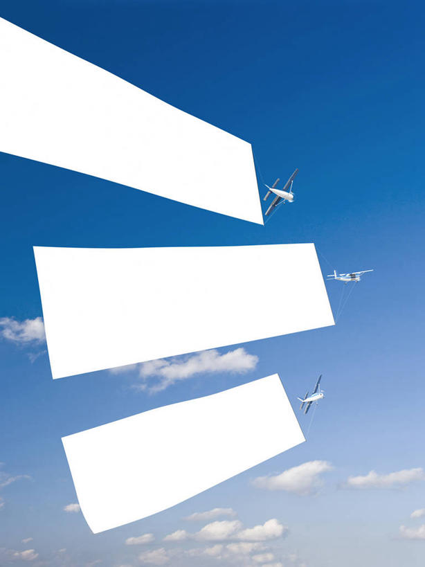 无人,竖图,室内,白天,正面,数码,科技,飞机,指示牌,飞翔,阴影,飞行,光线,网络,标志,影子,云,云朵,横幅,交通,高光,几何,计算机图形,翱翔,合成,云彩,航空,标识,飞,蓝色,白云,蓝天,天空,阳光,交通工具,天,运输,晴朗,电脑合成图,数码合成图,合成图,载具,三架,写实,具体,具象,双翼机,晴空,彩图