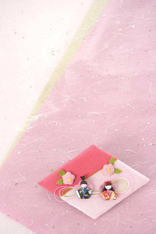 无人,竖图,俯视,室内,特写,白天,白色背景,游戏,静物,玩具,阴影,节日,庆祝,日本文化,装饰,反射,人偶,影子,玩,文化,娱乐,装饰品,装饰物,庆典,休闲,益智,摄影,影棚,活动,纪念,华丽,修饰,点缀,发泄,消遣,智力,饰物,宣泄,衬托,美观,雅致,雅观,女儿节,玩耍,嬉戏,彩图,高角度拍摄,影棚拍摄,拍摄,雏祭,上巳,雏人偶