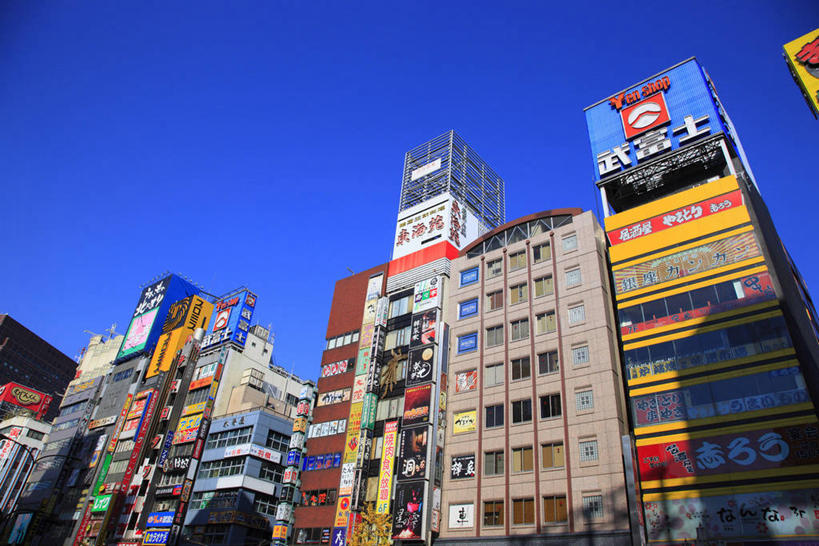 无人,家,高楼大厦,横图,室外,白天,仰视,度假,美景,窗户,城市风光,城市,大厦,建筑,摩天大楼,东京,日本,亚洲,阴影,光线,信息,影子,房屋,墙,屋子,景观,公寓,新宿,娱乐,建设,洋房,楼房,玻璃窗,布告,布告栏,墙壁,墙面,住宅,蓝色,蓝天,天空,阳光,天,享受,休闲,景色,放松,晴朗,通知,公告,传播,消息,东亚,本州,万里无云,关东地方,本州岛,日本国,东京都,新宿区,县厅,东京市,歌舞伎町,公布栏,晴空,晴空万里,彩图,低角度拍摄,房子,大楼,高层建筑,高楼,摩天楼