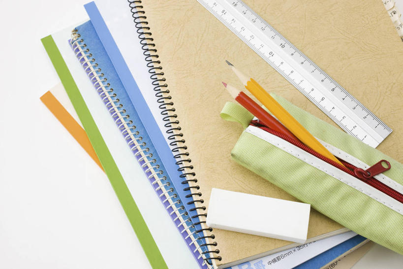 无人,横图,俯视,室内,特写,白天,静物,袋子,一堆,许多,阴影,堆叠,堆积,反射,笔,影子,办公用品,记事本,很多,文具,本子,笔袋,笔记本,铅笔,容器,橡皮,学习用品,储藏,堆,文具用品,橡皮擦,储存,彩图,高角度拍摄,贮存