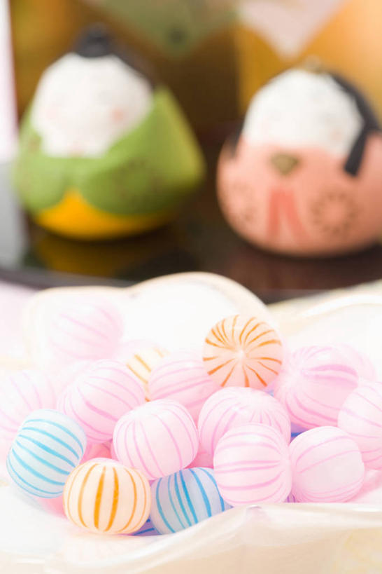 无人,竖图,俯视,室内,特写,白天,雕塑,一堆,许多,阴影,堆叠,堆积,节日,朦胧,模糊,庆祝,艺术,装饰,反射,雕刻,雕像,影子,食品,糖,糖果,甜点,甜品,很多,文化,食物,工艺品,甜食,庆典,纪念,堆,美术,主题,陈列,硬糖,功能,美学,女儿节,彩图,高角度拍摄,雏祭,上巳