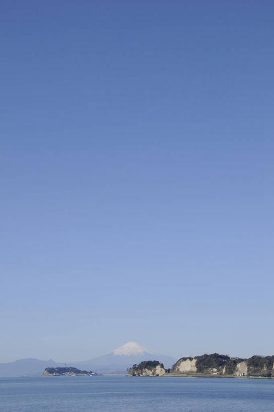 无人,竖图,室外,白天,正面,旅游,度假,海浪,海洋,火山,美景,山,雪,雪山,大雪,富士山,神奈川,日本,亚洲,阴影,光线,影子,冰,积雪,景观,浪花,山峰,雪景,冬季,冬天,山峦,神奈川县,娱乐,蓝色,蓝天,天空,阳光,自然,海水,天,享受,休闲,景色,放松,寒冷,晴朗,冰冷,自然风光,海景,东亚,镰仓,本州,万里无云,关东地方,本州岛,日本国,严寒,江之岛,冰凉,酷寒,凛冽,凛凛,极冷,大海,风浪,海,海水的波动,活火山,近岸浪,涌浪,晴空,晴空万里,彩图