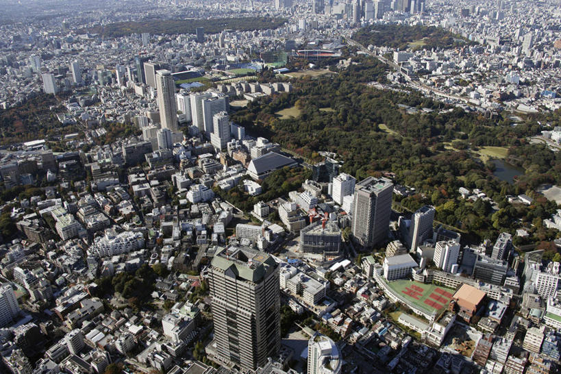 无人,高楼大厦,横图,俯视,航拍,室外,白天,度假,美景,树林,植物,城市风光,标志建筑,城市,大厦,地标,建筑,摩天大楼,东京,日本,亚洲,阴影,光线,影子,景观,建筑群,青山,娱乐,建设,树,树木,绿色,阳光,自然,享受,休闲,景色,放松,生长,成长,鸟瞰,东亚,本州,关东地方,本州岛,日本国,东京都,县厅,港区,东京市,彩图,高角度拍摄,大楼,高层建筑,高楼,摩天楼