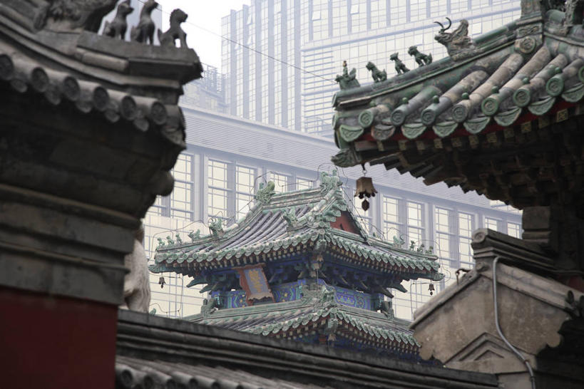 无人,高楼大厦,寺庙,横图,室外,白天,仰视,旅游,度假,名胜古迹,标志建筑,大厦,地标,建筑,摩天大楼,北京,中国,亚洲,节日,遗迹,建筑群,塔,首都,燃烧,古迹,文化,文物,娱乐,建设,古建筑,宝塔,佛塔,香火,庙宇,祈祷,享受,休闲,健康,旅游胜地,放松,许愿,宗教,信仰,纪念,祈求,古文明,东亚,中华人民共和国,北京市,京,北平,华北地区,西城区,道观,浮图,浮屠,平安,彩图,低角度拍摄,大楼,高层建筑,高楼,庙,摩天楼,寺,白云观,塔婆,浮图塔,浮头,佛图