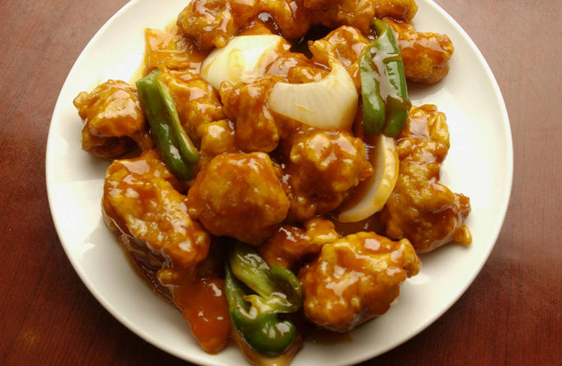 无人,横图,俯视,室内,特写,白天,烹饪,中餐,餐桌,桌子,辣椒,蔬菜,餐具,阴影,新鲜,反射,碟子,盘,影子,肉,料理,食品,猪肉,菜肴,美食,肉类,食物,盘子,碟,中式,佳肴,有机食品,绿色食品,餐台,肉食,彩椒,辣角,红海椒,大椒,辣虎,广椒,豚肉,甜椒,柿子椒,辣子,海椒,番椒,灯笼椒,彩图,高角度拍摄,酸甜,糖醋菜,糖醋肉段