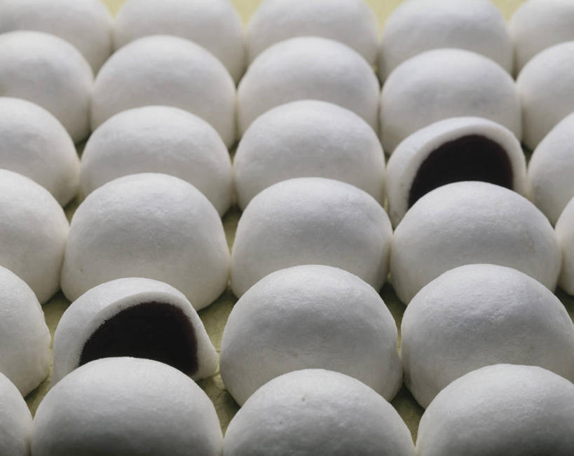 无人,横图,俯视,室内,特写,白天,烹饪,一排,许多,阴影,整齐,并列,并排,反射,影子,日本料理,料理,食品,年糕,甜点,很多,菜肴,美食,食物,糕点,排列,日式料理,甜食,日式,佳肴,队列,平行,彩图,高角度拍摄,年年糕