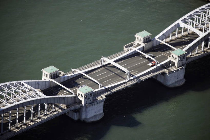 无人,横图,俯视,航拍,室外,白天,度假,河流,美景,水,城市风光,城市,大桥,道路,路,桥梁,公路,东京,日本,亚洲,阴影,波纹,光线,影子,河水,景观,水流,斜拉桥,桥,交通,涟漪,娱乐,倒影,水纹,阳光,波浪,享受,休闲,景色,放松,倒映,鸟瞰,东亚,本州,关东地方,本州岛,日本国,东京都,水晕,隅田川,胜哄桥,反照,斜张桥,马路,彩图,高角度拍摄