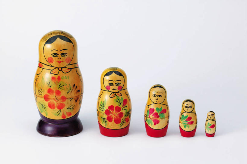 无人,横图,室内,特写,白天,白色背景,正面,爱情,游戏,静物,玩具,五个,一排,许多,阴影,艺术,整齐,并列,并排,反射,木制,影子,玩,文化,娱乐,排列,木制品,休闲,益智,摄影,影棚,活动,空心,队列,发泄,消遣,智力,亲情,平行,套娃,俄罗斯套娃,宣泄,思念,玩耍,嬉戏,彩图,影棚拍摄,拍摄,俄罗斯文化