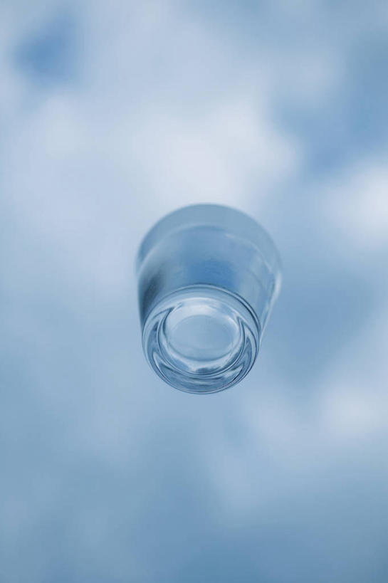 无人,竖图,室内,白天,正面,数码,科技,玻璃,阴影,网络,云,云朵,高光,几何,计算机图形,合成,云彩,玻璃制品,白云,电脑合成图,数码合成图,合成图,写实,具体,具象,彩图,浮法玻璃