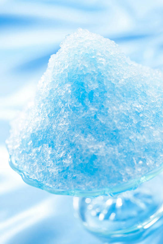 无人,竖图,室内,特写,白天,正面,杯子,阴影,花纹,朦胧,模糊,反射,布,图案,影子,冰,清凉,布纹,冷冻,玻璃制品,蓝色,水杯,冷饮,舒服,寒冷,摄影,影棚,刨冰,冷藏,沙冰,布匹,解暑,解渴,舒爽,消暑,保鲜,玻璃杯,彩图,影棚拍摄,拍摄