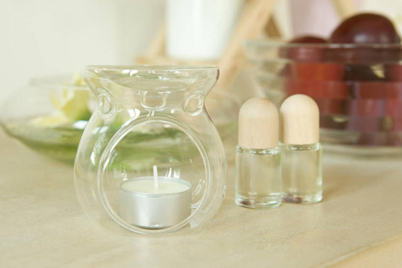 无人,横图,室内,特写,白天,正面,蜡烛,阴影,朦胧,模糊,反射,影子,精油,香薰,放松,芳香疗法,舒心,舒缓,熏香炉,养颜,减压,烛炬,香薰疗法,芳香植物,芳香油,挥发油,香精油,彩图,精油炉,香精炉,香熏炉,香薰炉,香薰蜡烛